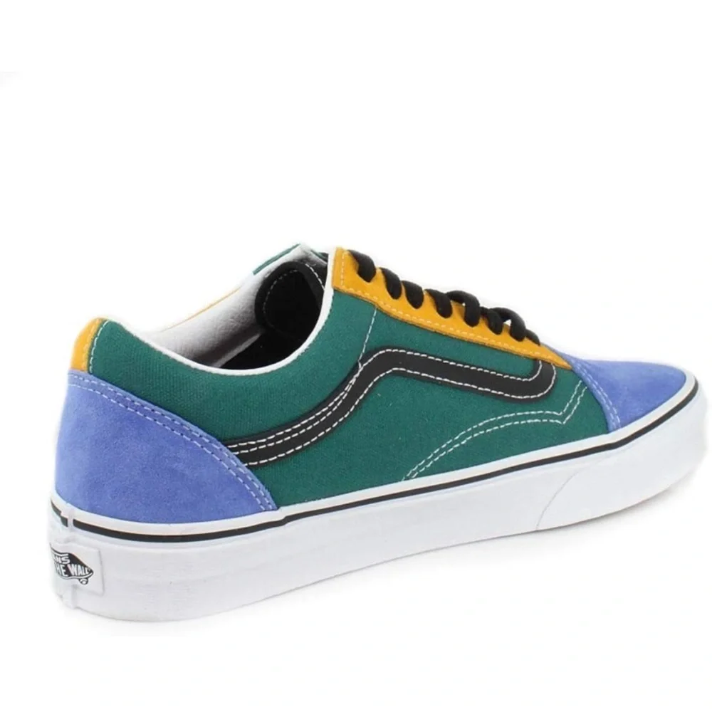 Vans old school skate shoes- Woman Size 7/ Men Size 5.5